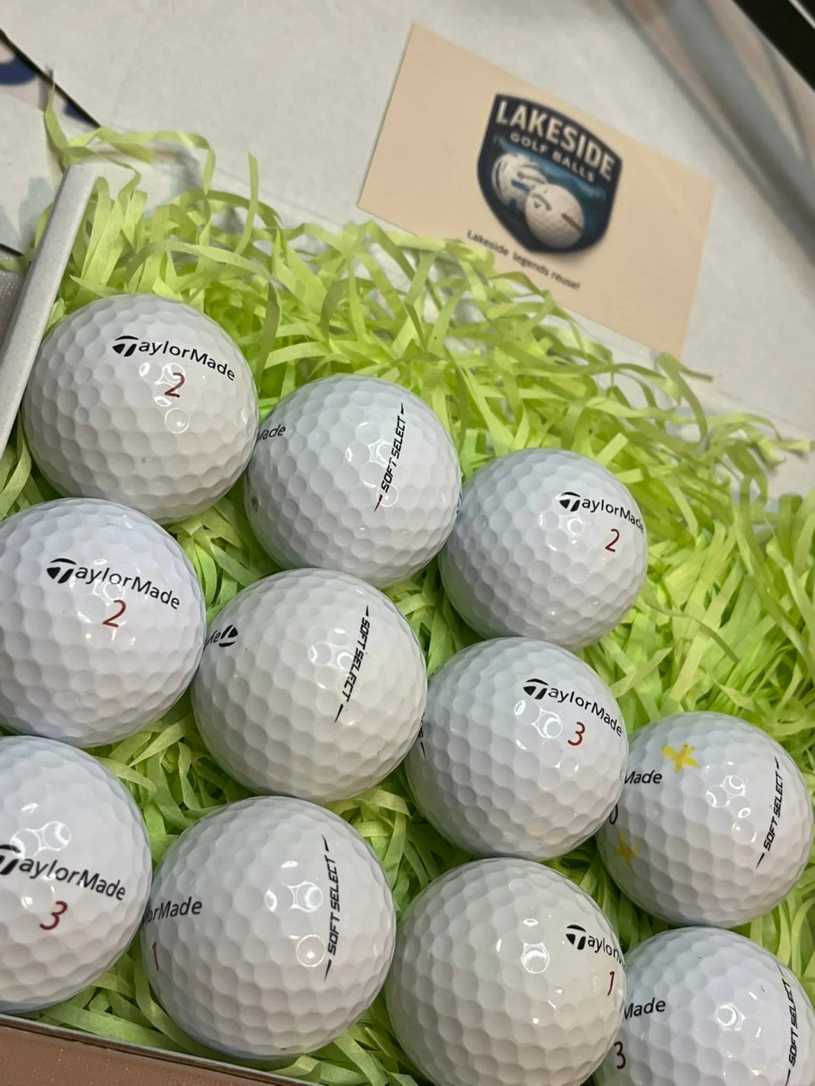 12 Taylormade Soft Select White Golf Balls - Image 3