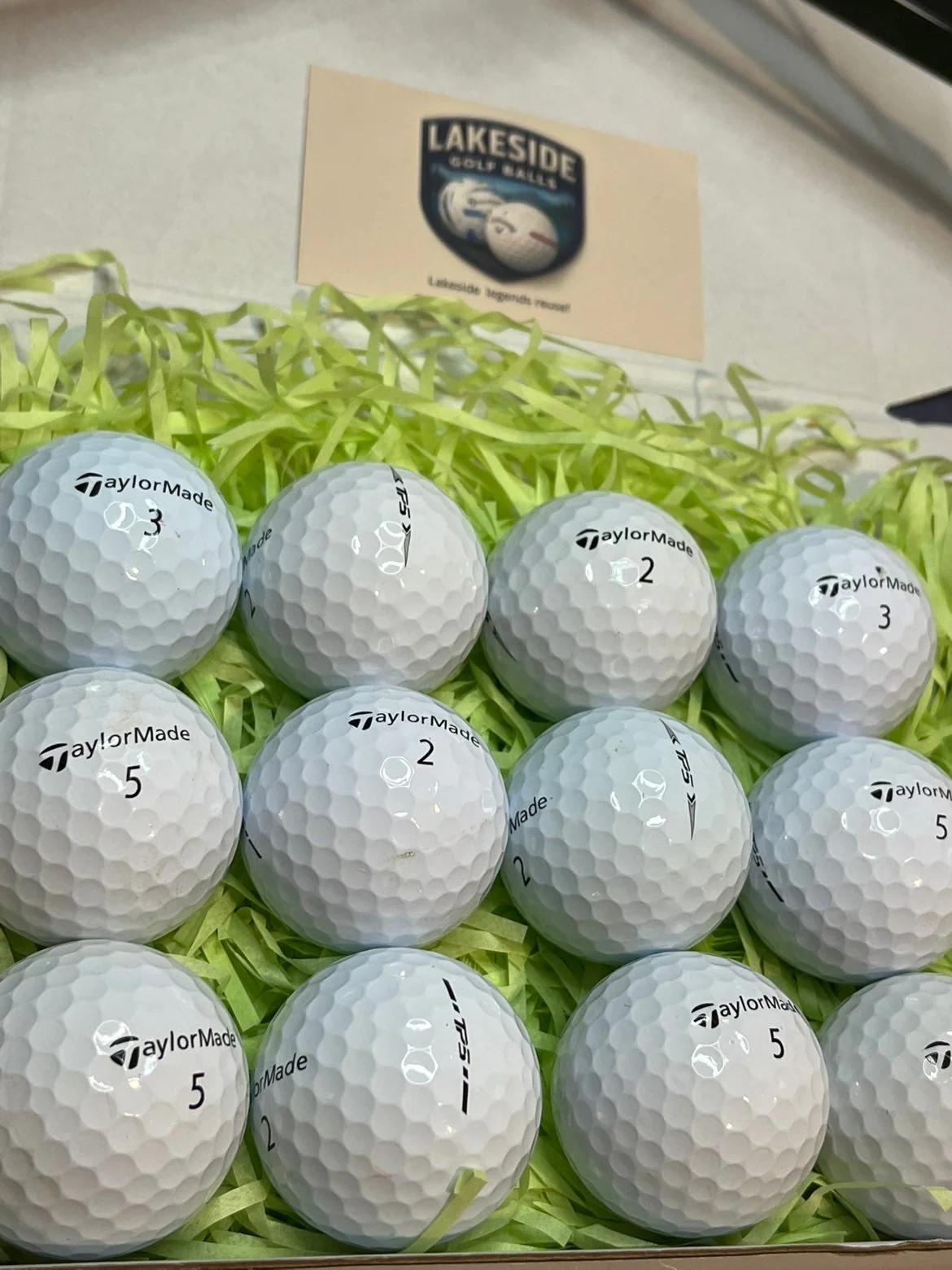 12 Taylormade TP5 White Golf balls - Image 3