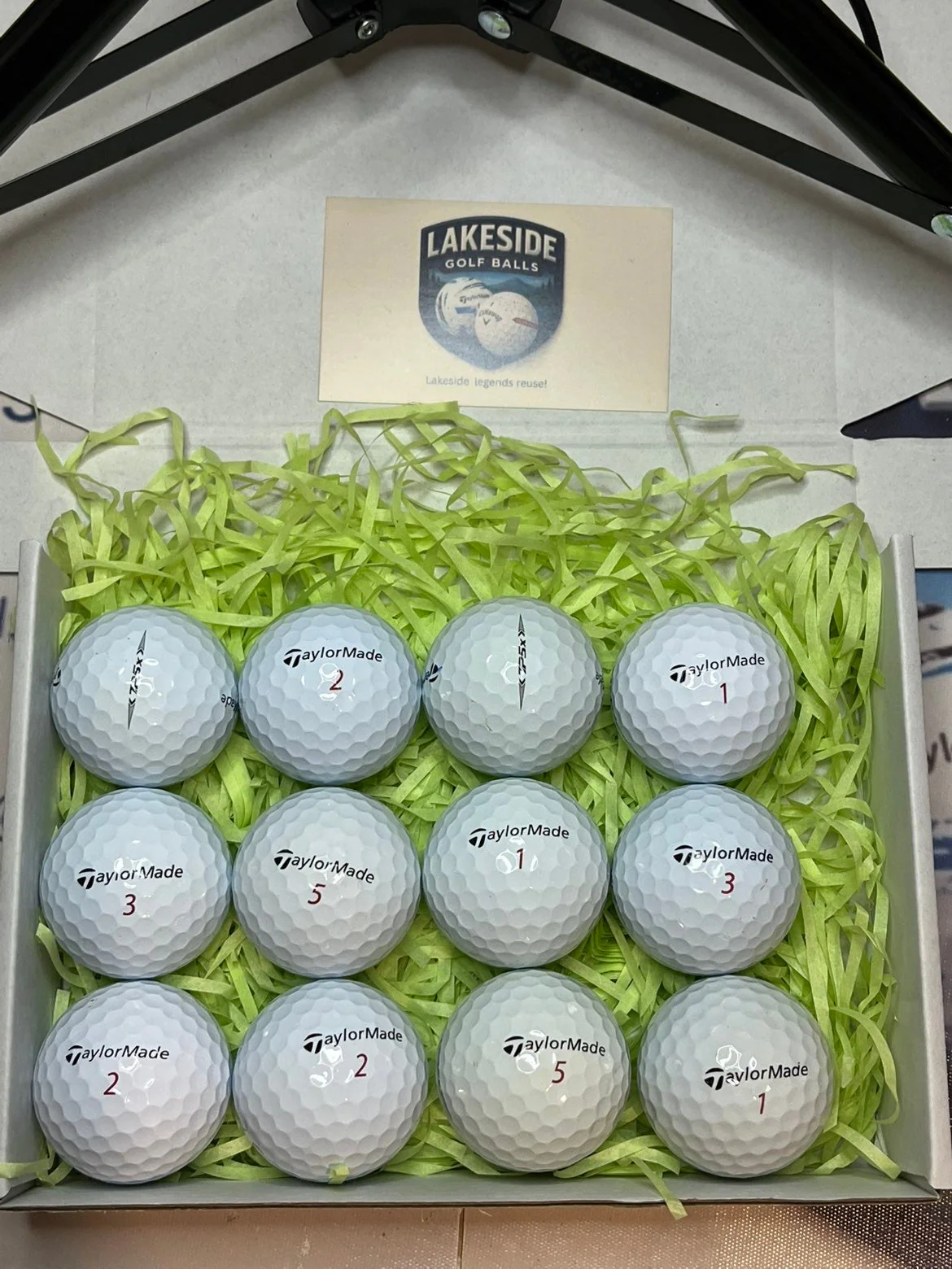 12 Taylormade TP5X White Golf balls - Image 2