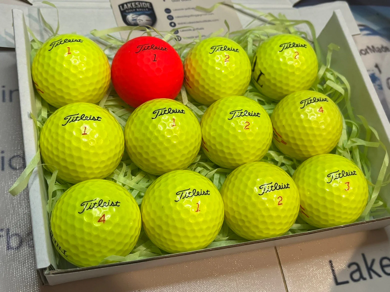 24 Titleist Trufeel Optic Golf Balls - Image 3