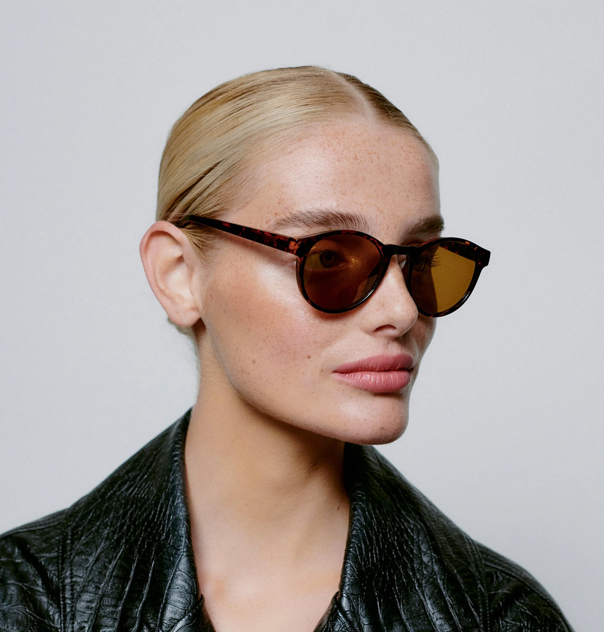 Demi Tortoise Round Unisex UV400 Sunglasses | A.KJÆRBEDE Marvin - Image 4