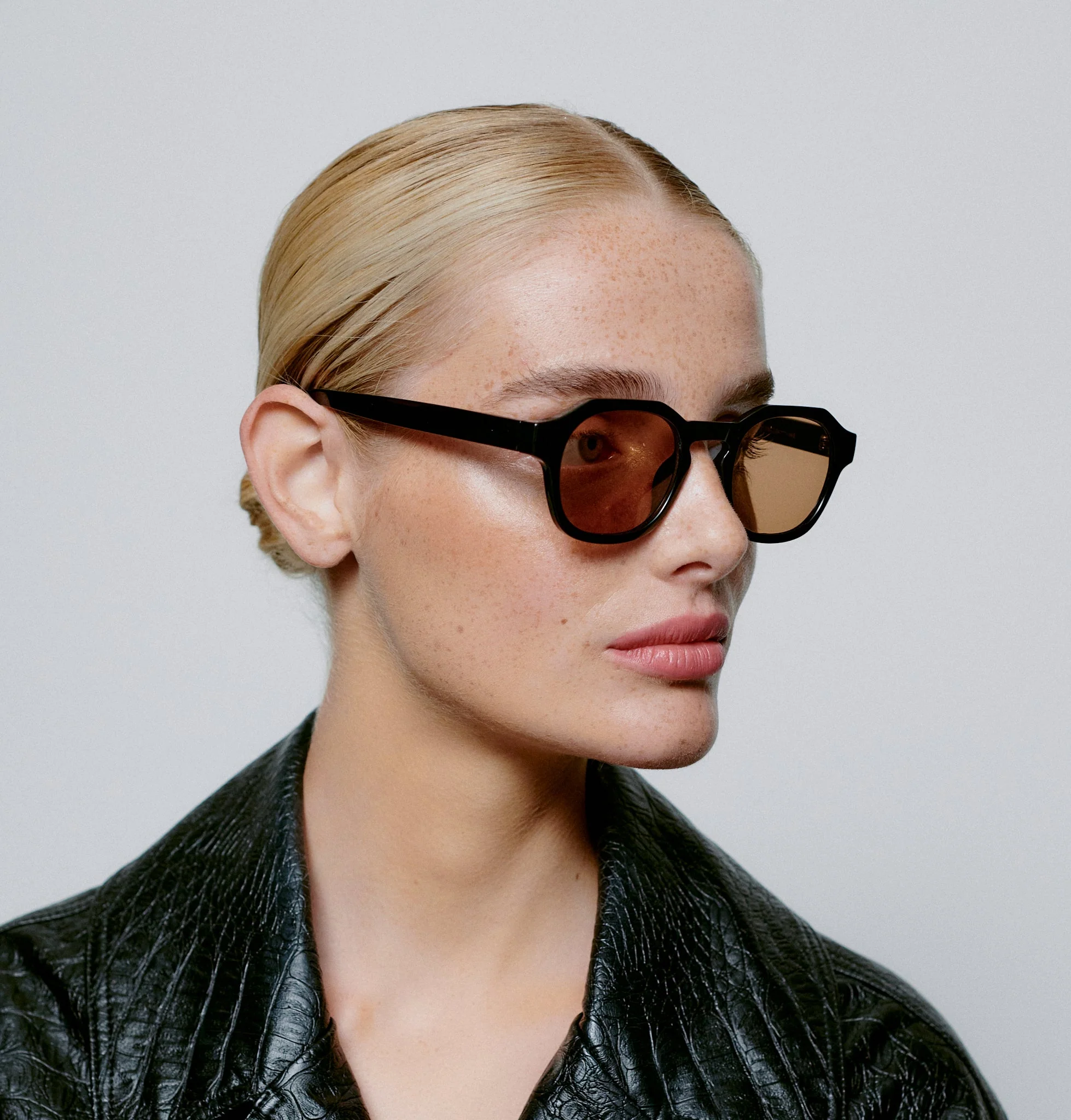 A.KJÆRBEDE (AKJAERBEDE) Zan Sunglasses | Black Frame, Brown Lens - Image 8