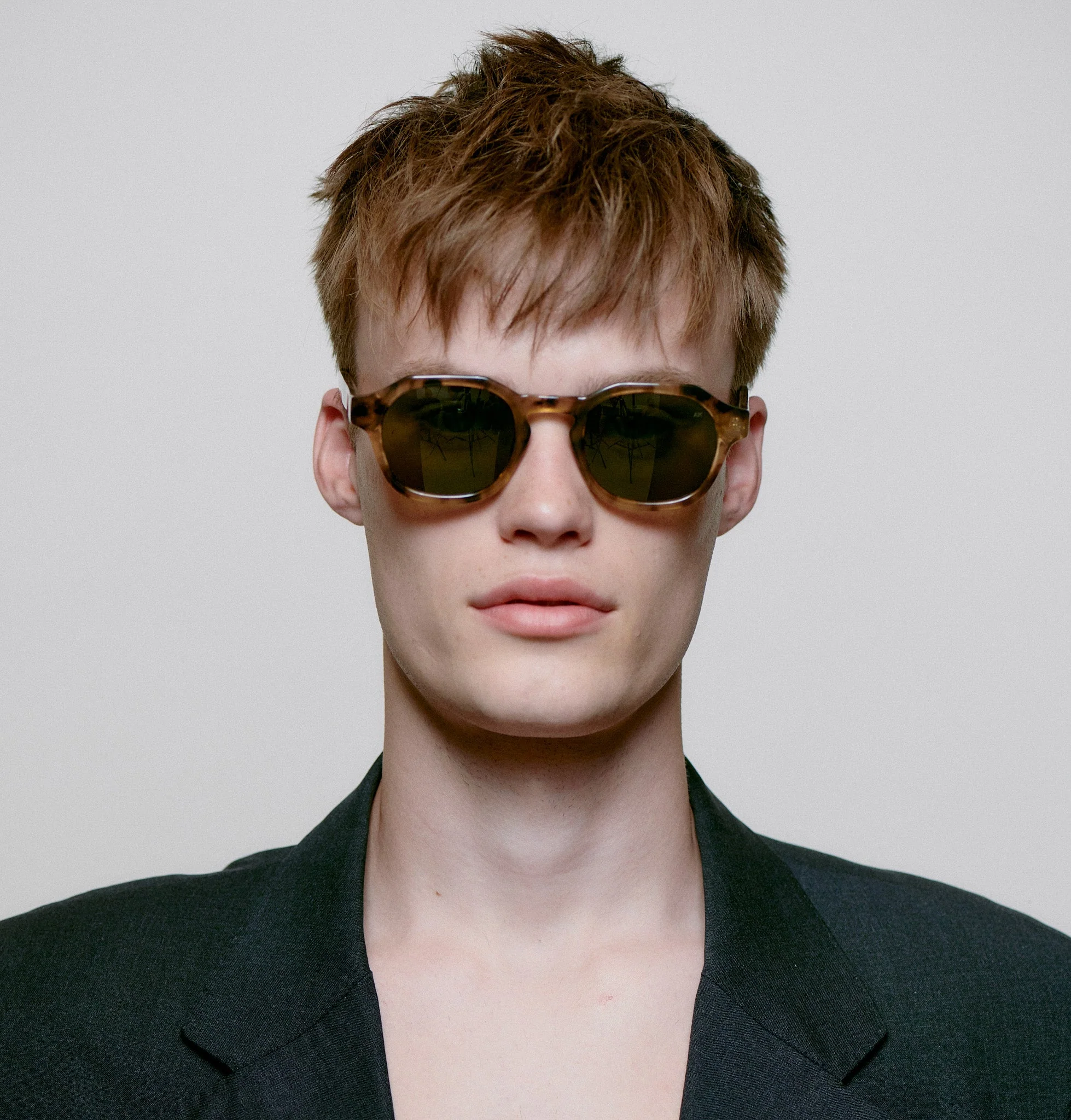A.KJÆRBEDE (AKJAERBEDE) Zan Sunglasses | Coquina Tortoise Frame, Green Lens - Image 4