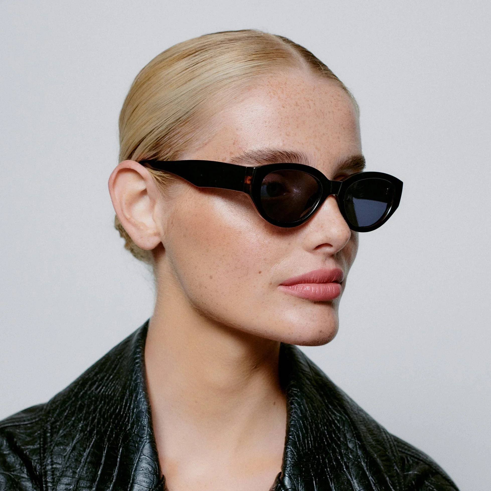 A.KJÆRBEDE WINNIE Sunglasses l Black - Image 3