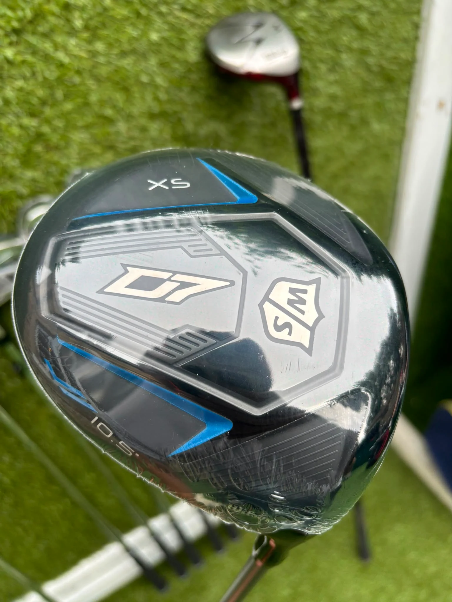 Brand New Wilson Staff D7 XS Golf Set, Brand New Driver & Irons, Brand New Infinite Bucktown Putter, Premium OUUL Stand Bag - Image 14