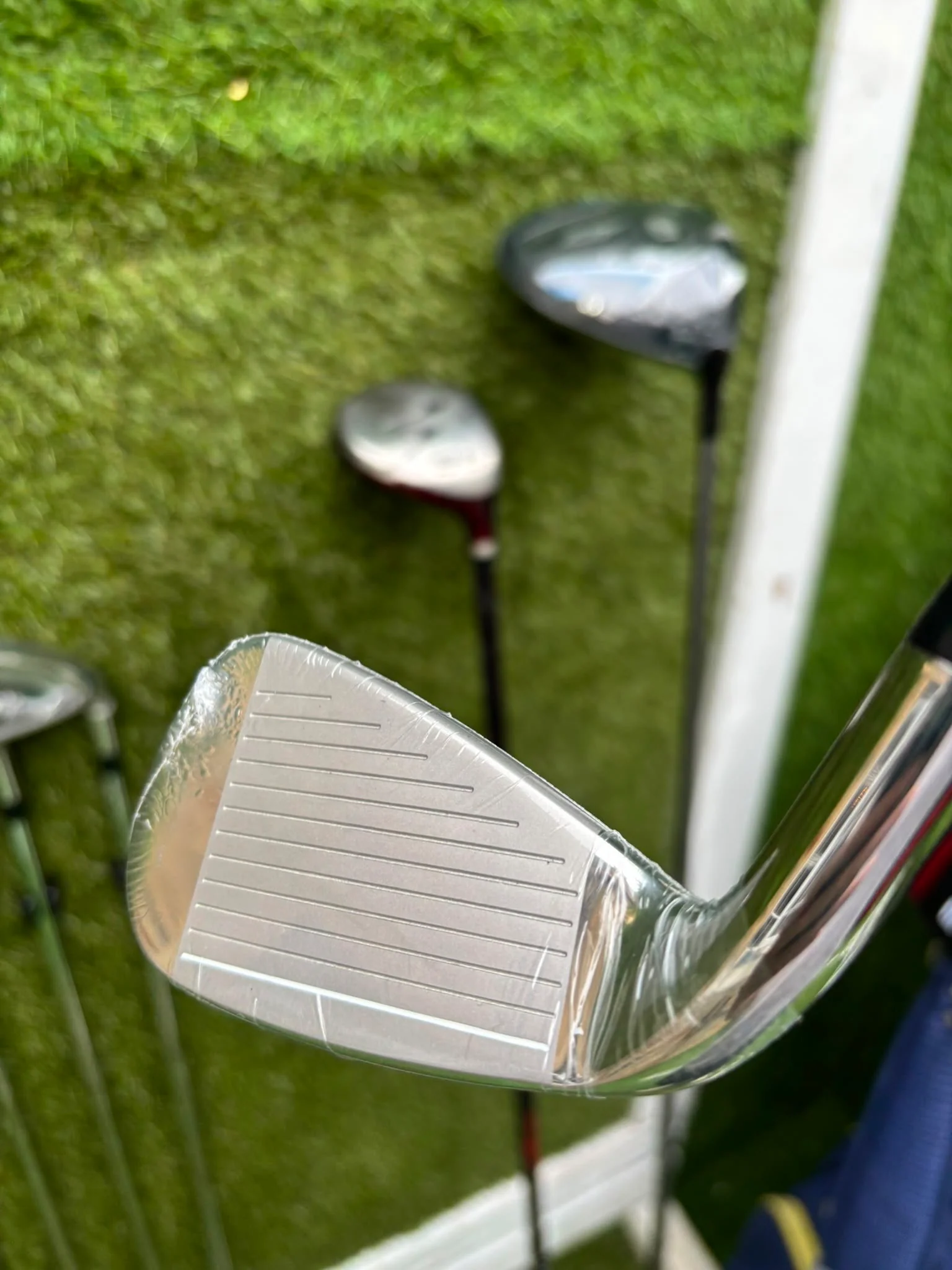 Brand New Wilson Staff D7 XS Golf Set, Brand New Driver & Irons, Brand New Infinite Bucktown Putter, Premium OUUL Stand Bag - Image 15