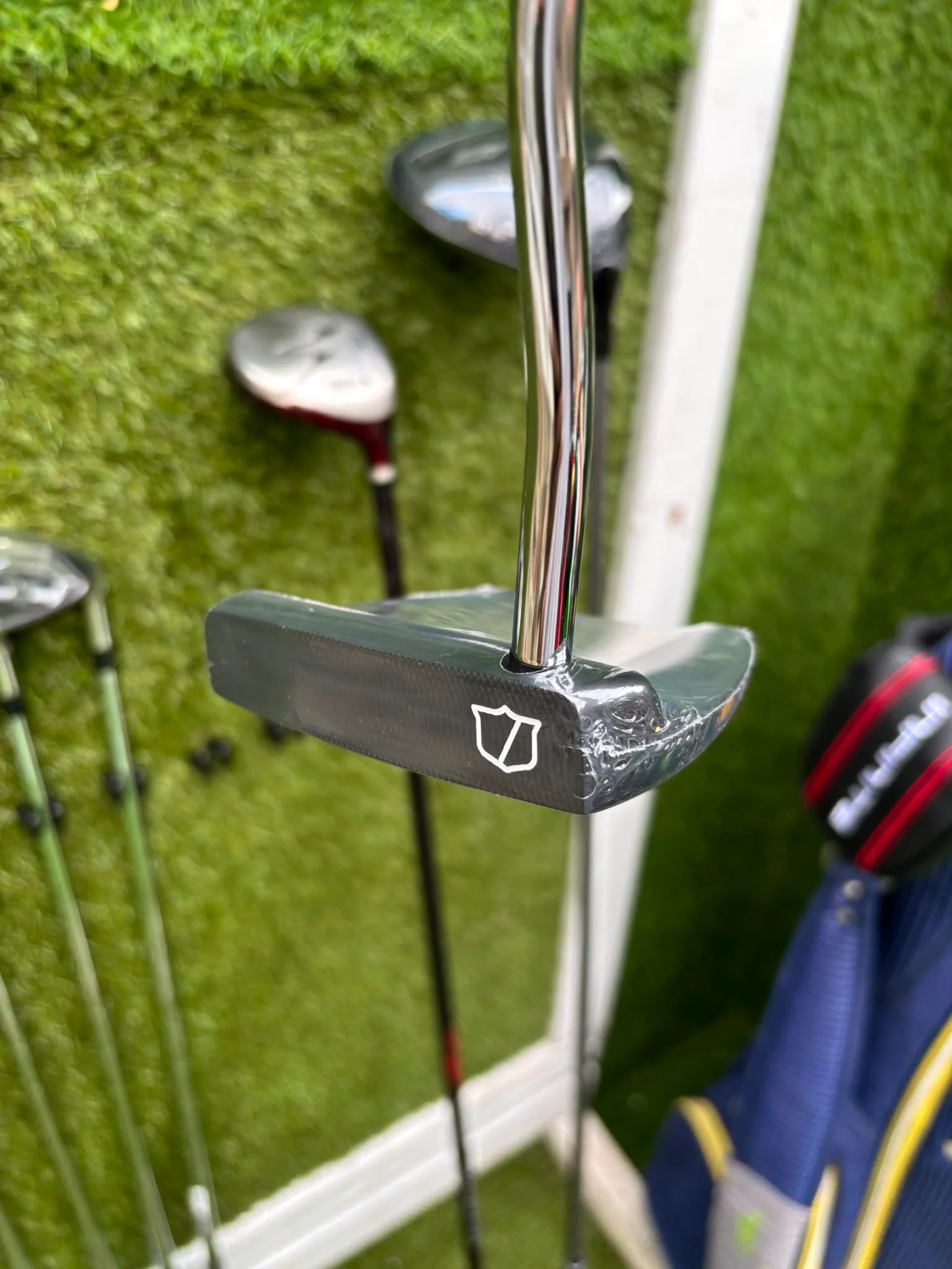 Brand New Wilson Staff D7 XS Golf Set, Brand New Driver & Irons, Brand New Infinite Bucktown Putter, Premium OUUL Stand Bag - Image 23