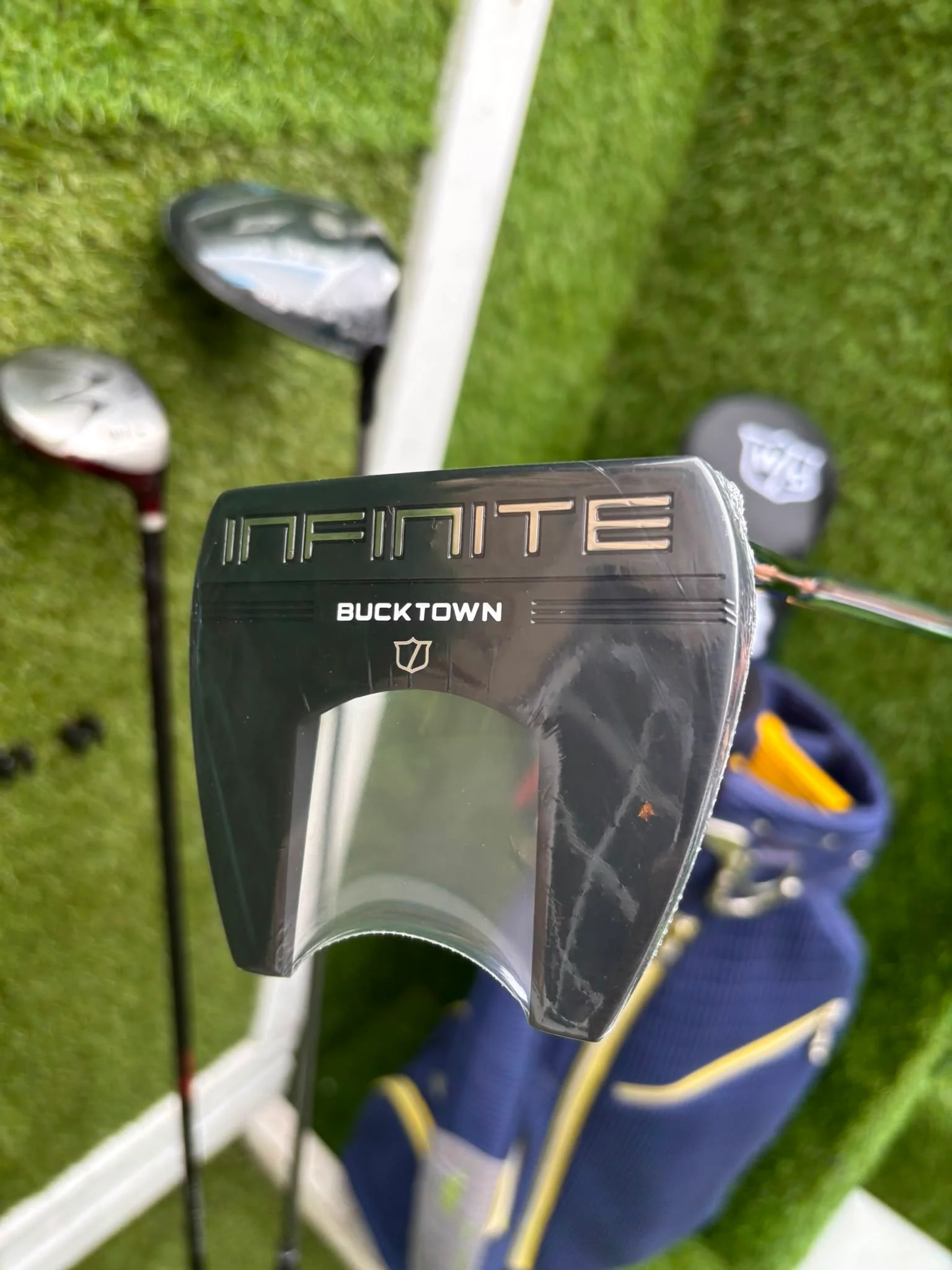 Brand New Wilson Staff D7 XS Golf Set, Brand New Driver & Irons, Brand New Infinite Bucktown Putter, Premium OUUL Stand Bag - Image 26