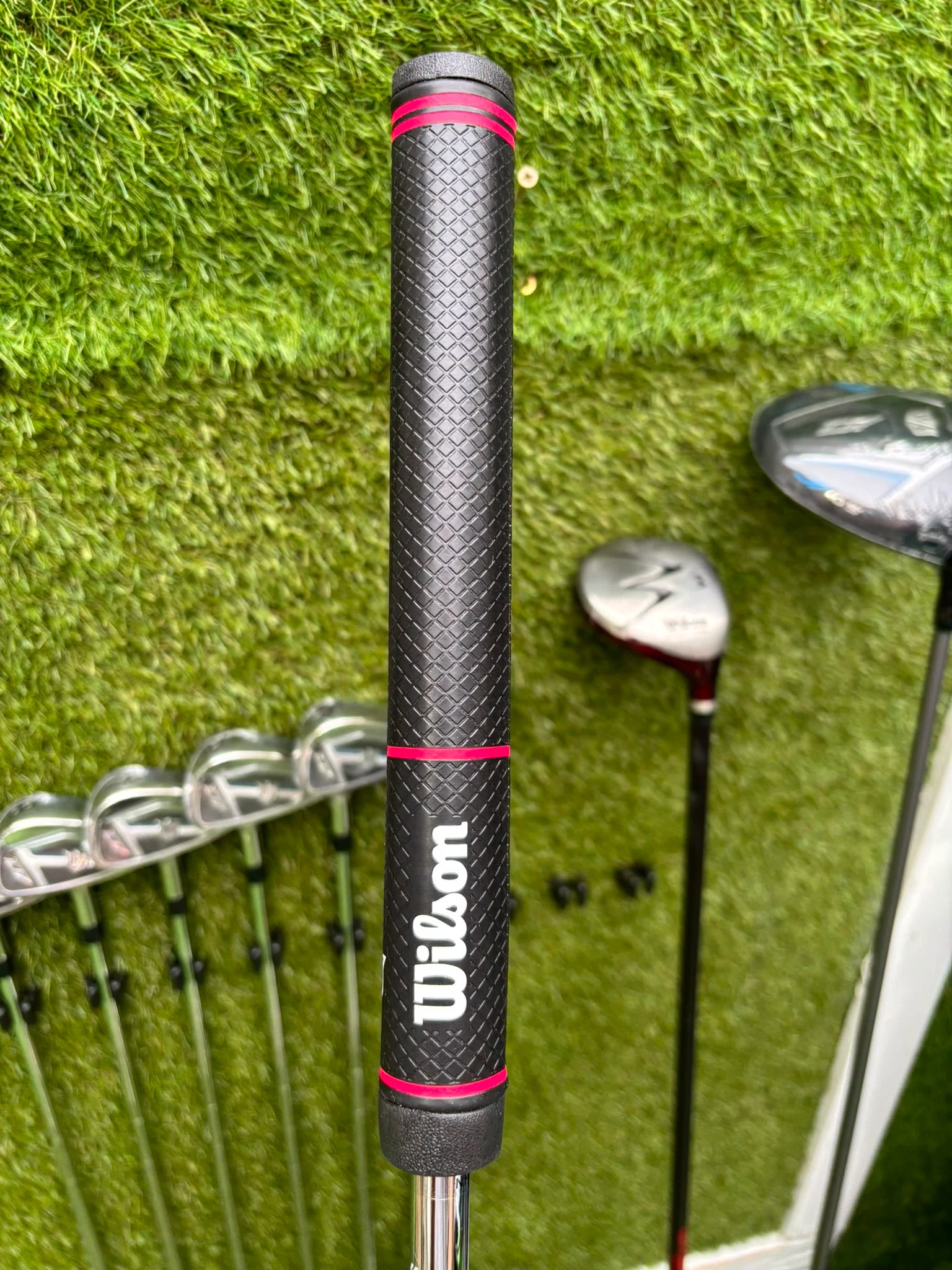 Brand New Wilson Staff D7 XS Golf Set, Brand New Driver & Irons, Brand New Infinite Bucktown Putter, Premium OUUL Stand Bag - Image 27