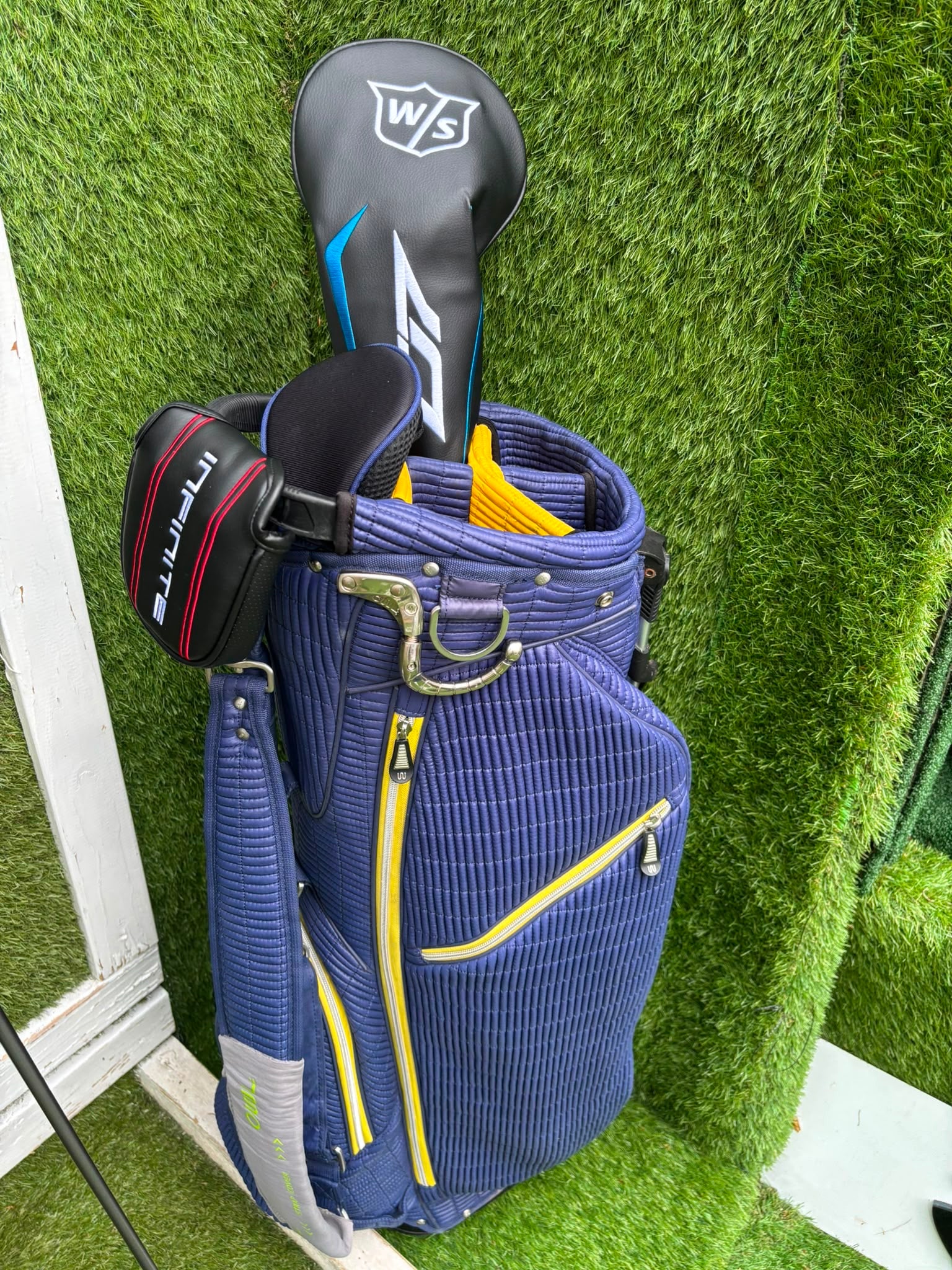Brand New Wilson Staff D7 XS Golf Set, Brand New Driver & Irons, Brand New Infinite Bucktown Putter, Premium OUUL Stand Bag - Image 30