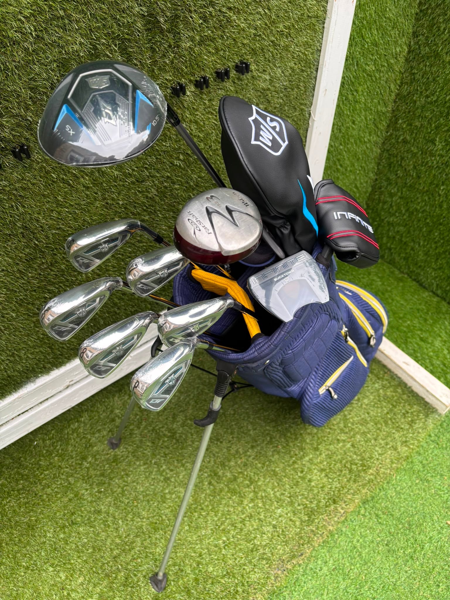 Brand New Wilson Staff D7 XS Golf Set, Brand New Driver & Irons, Brand New Infinite Bucktown Putter, Premium OUUL Stand Bag - Image 4