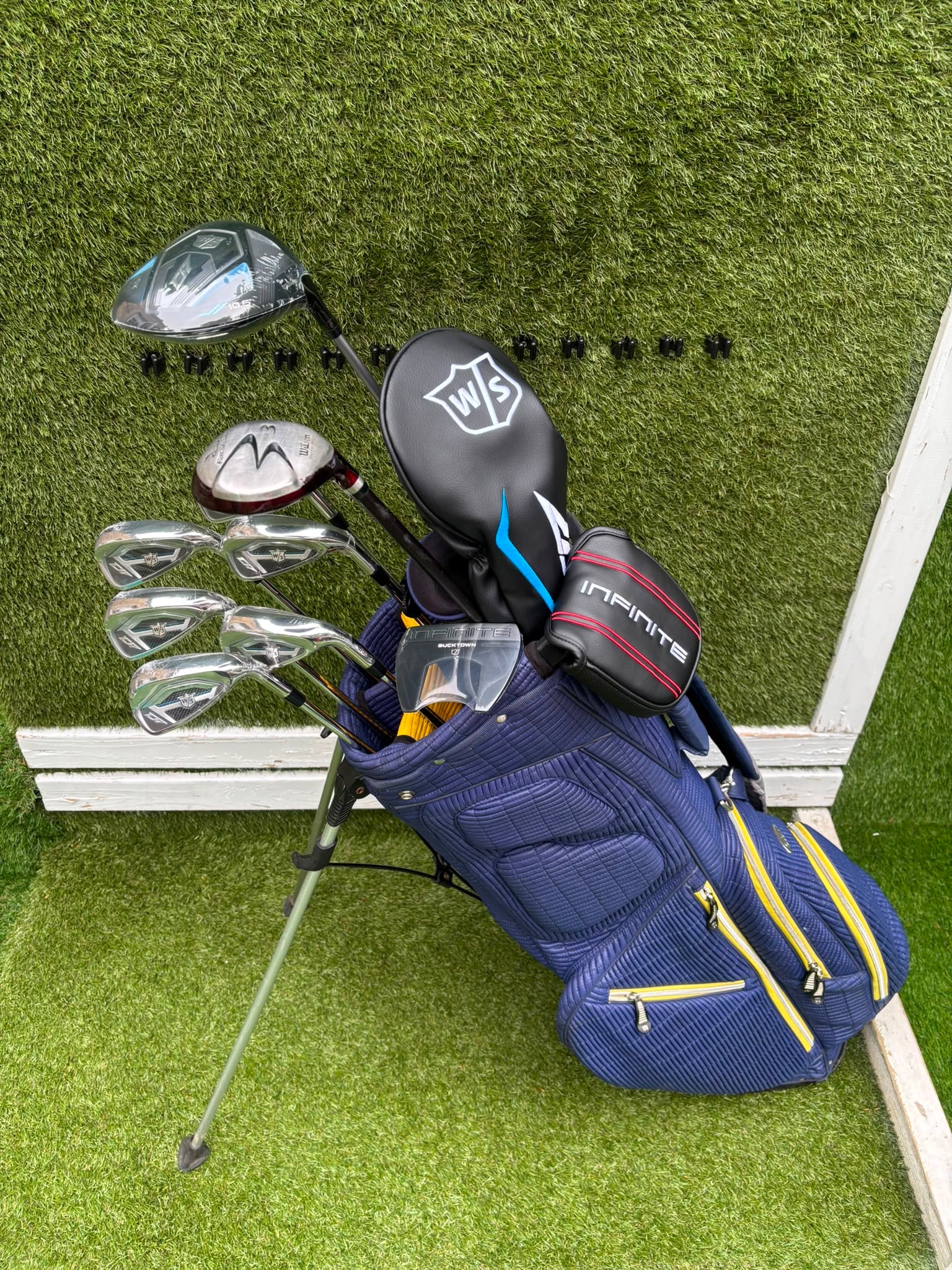 Brand New Wilson Staff D7 XS Golf Set, Brand New Driver & Irons, Brand New Infinite Bucktown Putter, Premium OUUL Stand Bag - Image 6