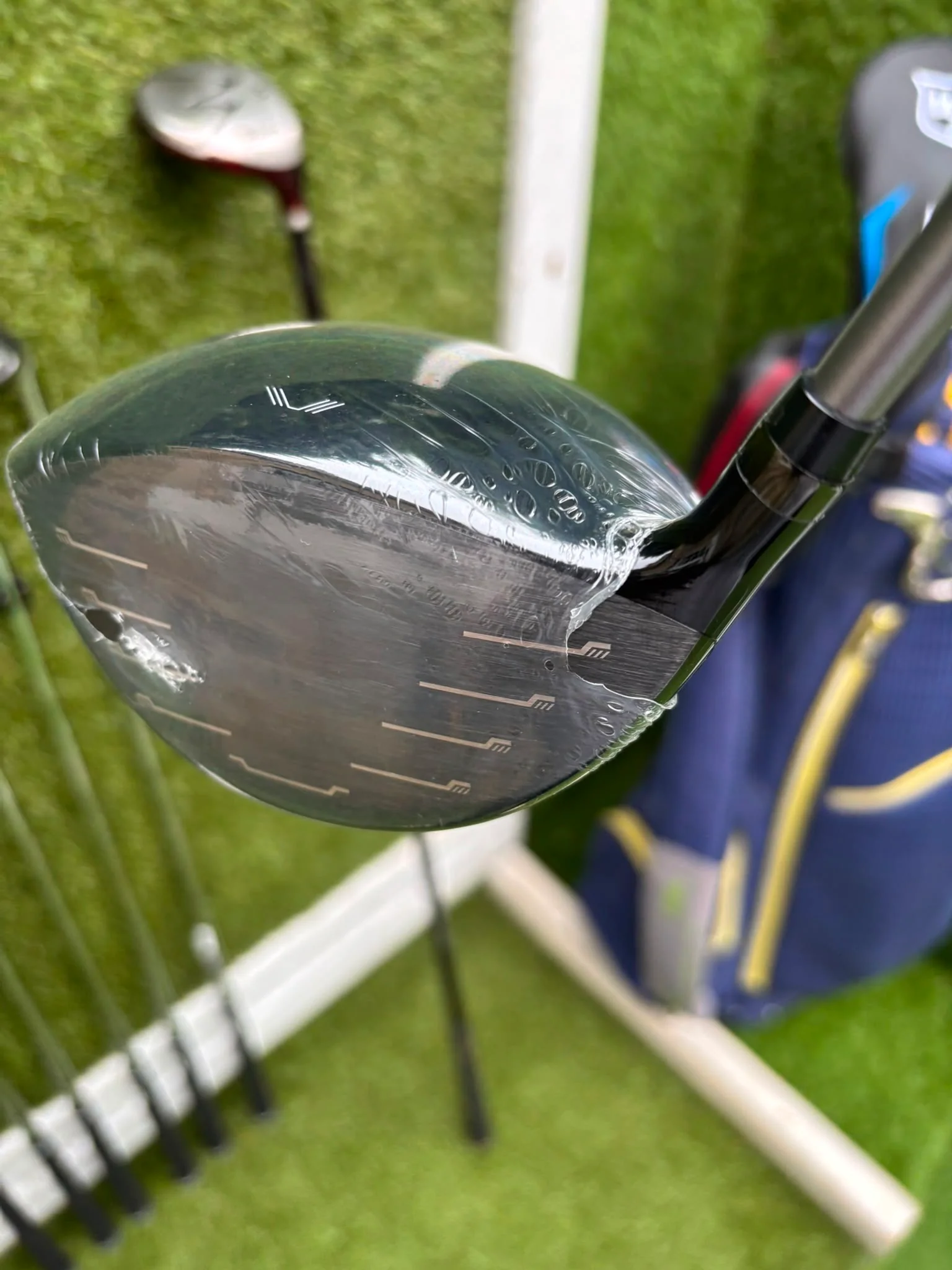 Brand New Wilson Staff D7 XS Golf Set, Brand New Driver & Irons, Brand New Infinite Bucktown Putter, Premium OUUL Stand Bag - Image 8