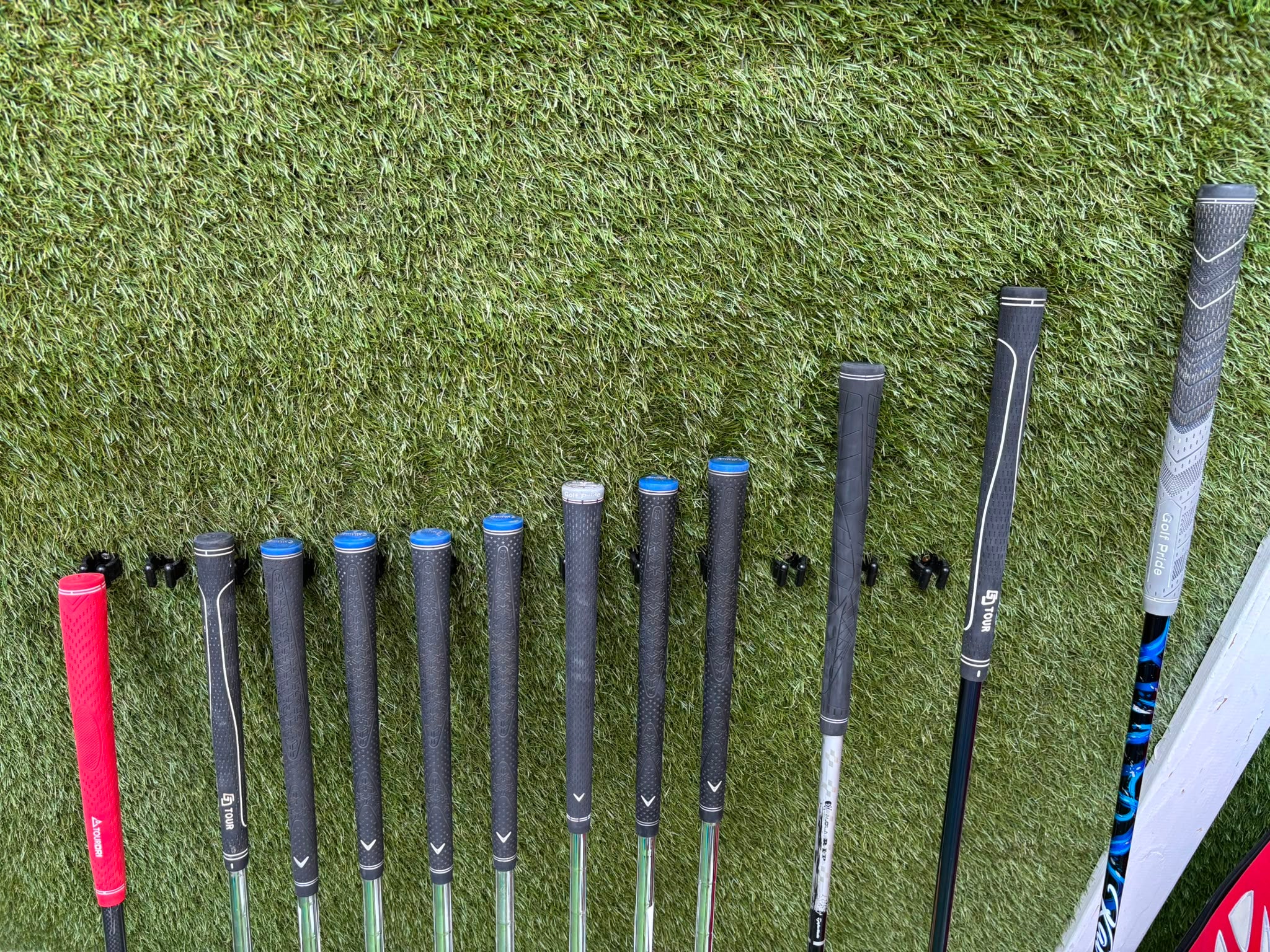 Callaway Apex DCB Irons, Mizuno Driver, Odyssey Lab Putter & TaylorMade Team Tour Cart Bag - Image 6