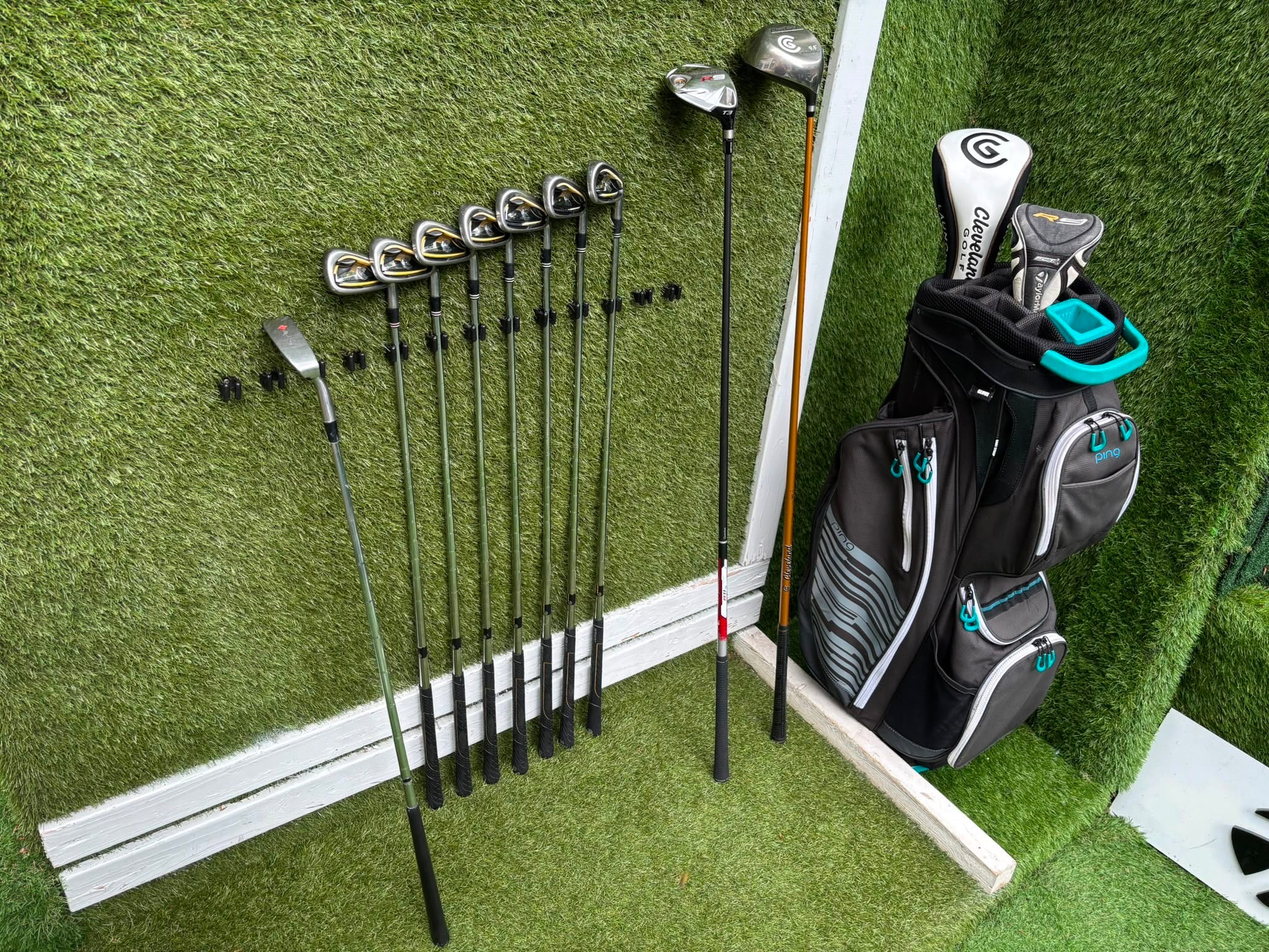 Cleveland CG7 Tour Irons, TaylorMade R9 Hybrid, Cleveland Launcher Driver & Ping Bag - Image 10