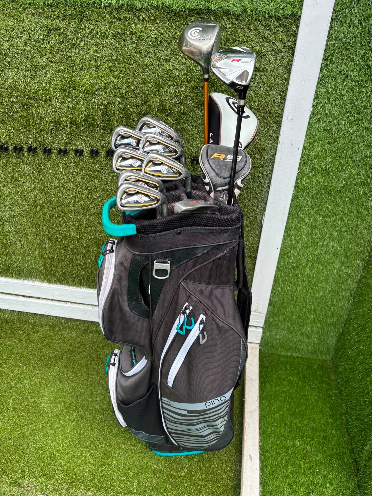 Cleveland CG7 Tour Irons, TaylorMade R9 Hybrid, Cleveland Launcher Driver & Ping Bag - Image 11