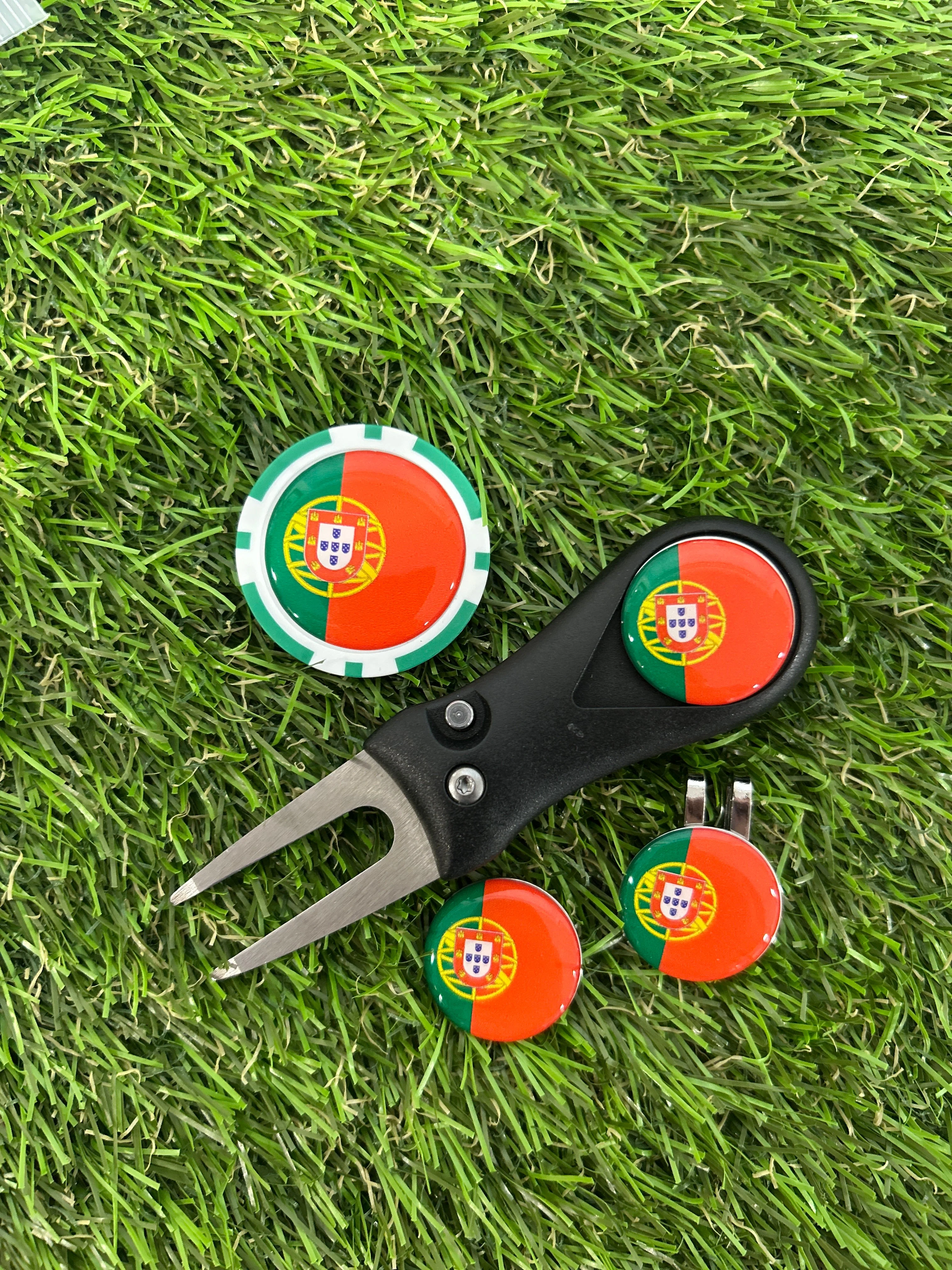 Flags of the World Plastic Pitchfork 3 Flag markers and poker chip - Image 12