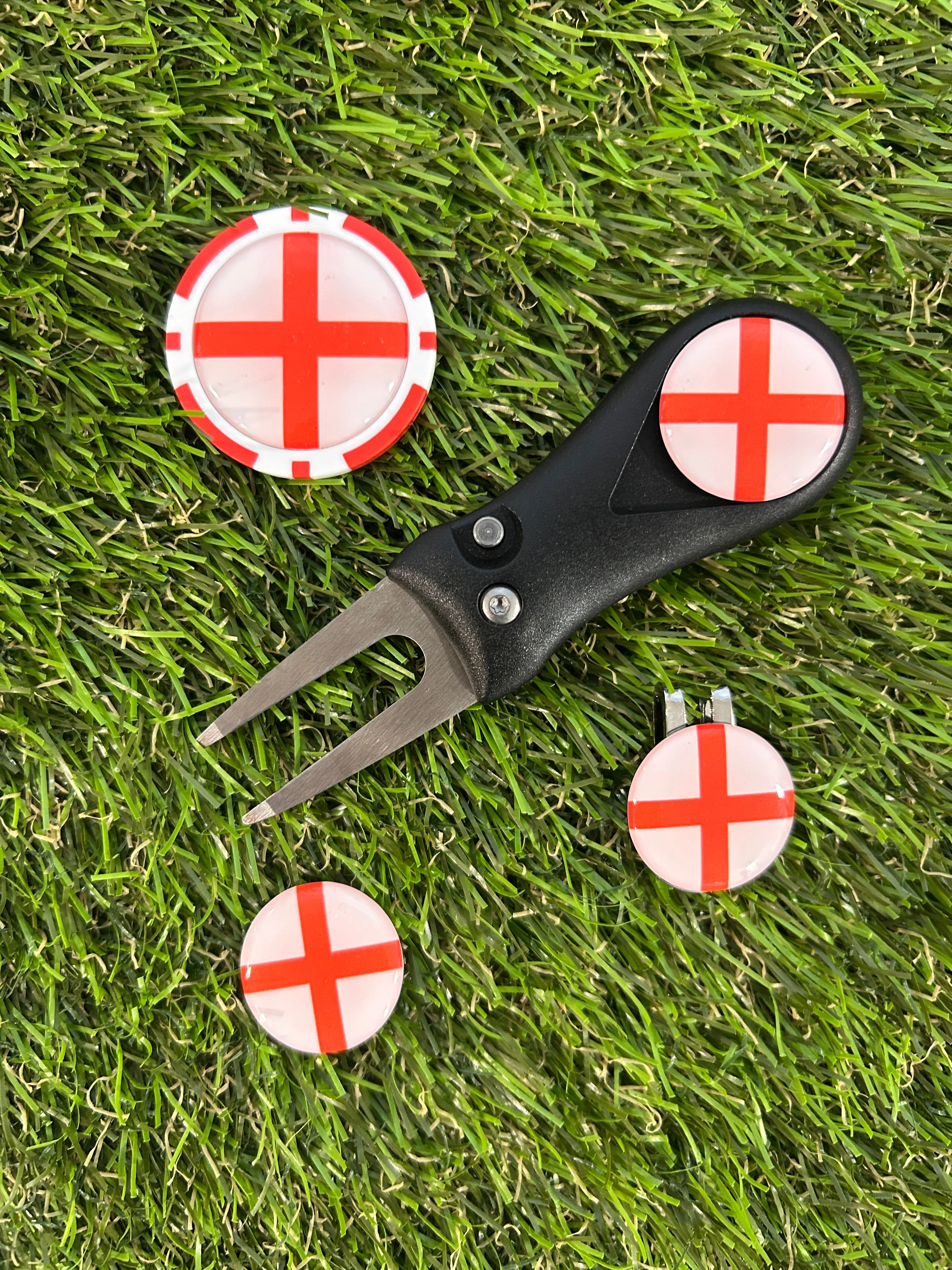 Flags of the World Plastic Pitchfork 3 Flag markers and poker chip - Image 2