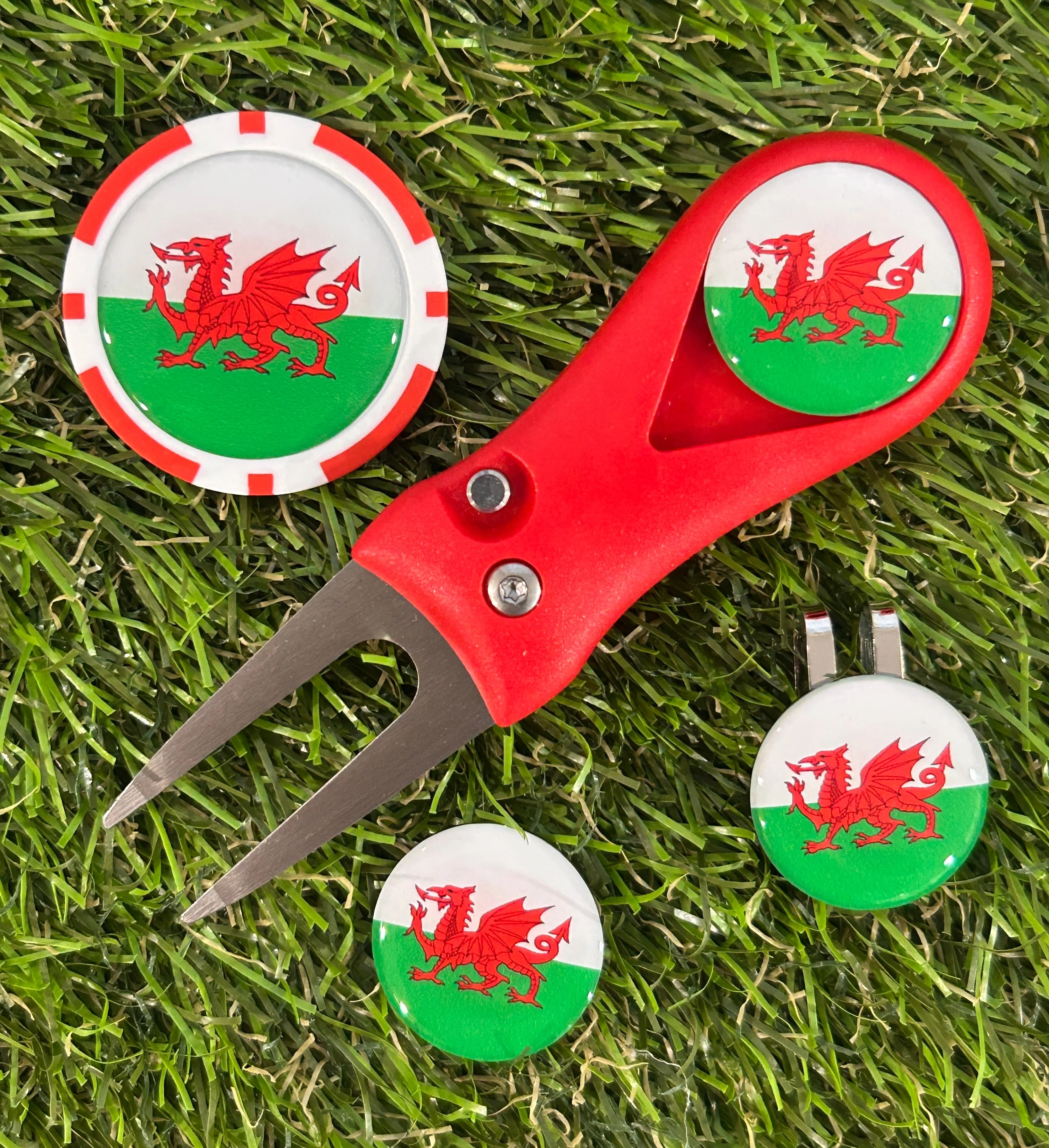 Flags of the World Plastic Pitchfork 3 Flag markers and poker chip - Image 4