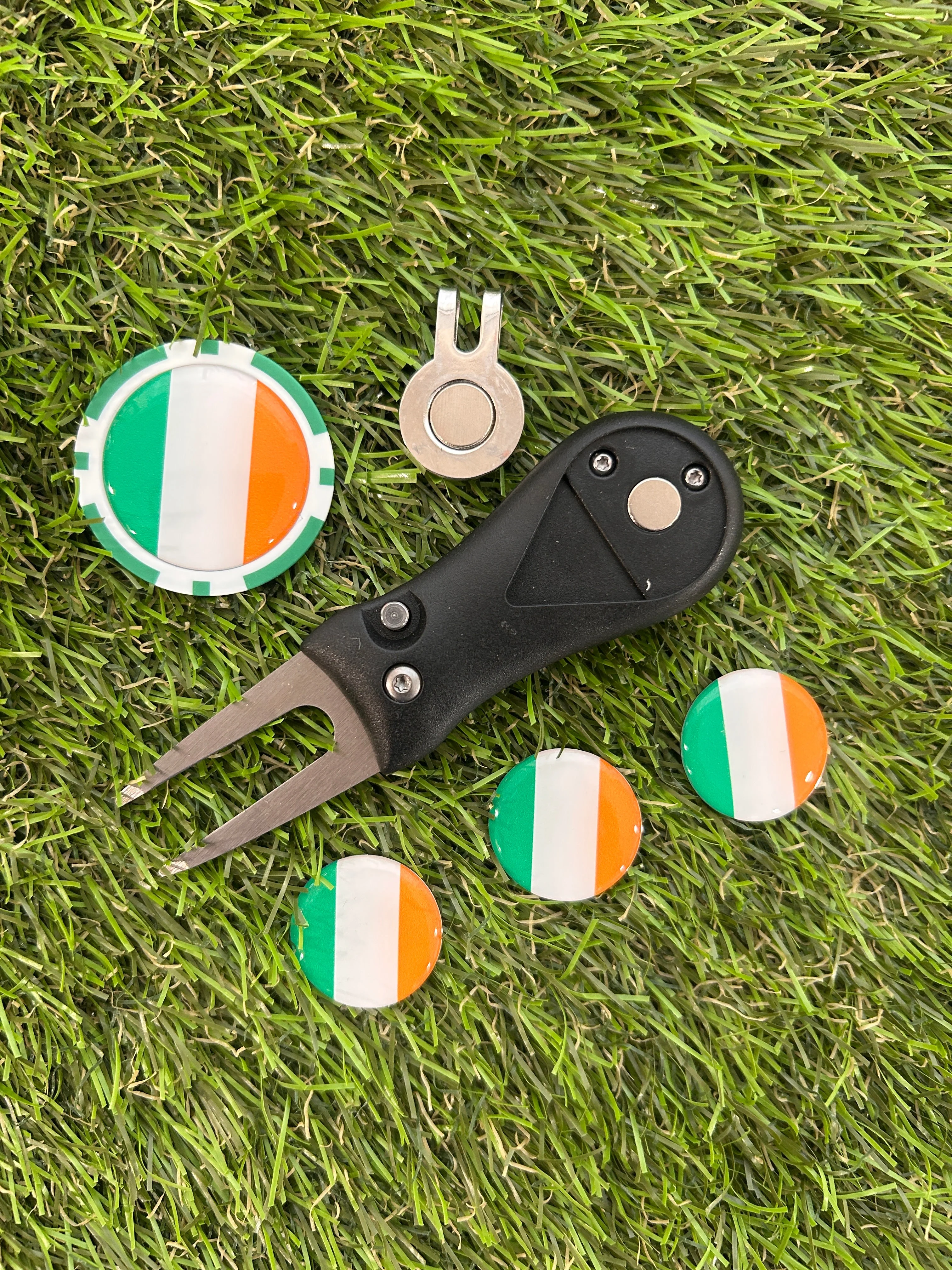 Flags of the World Plastic Pitchfork 3 Flag markers and poker chip - Image 9