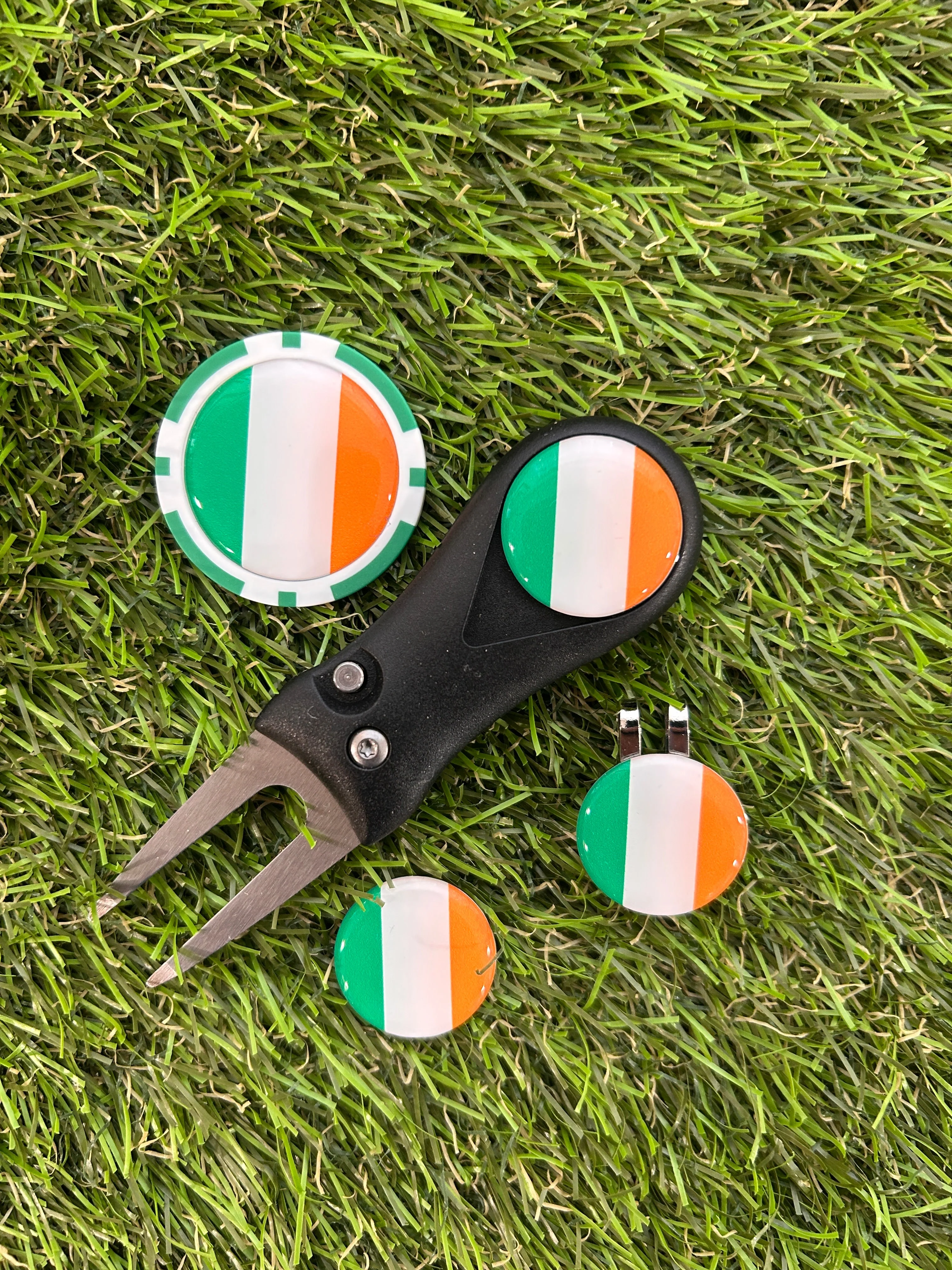Flags of the World Traditional Pitchfork including 3 Flag markers and poker chip - Image 17