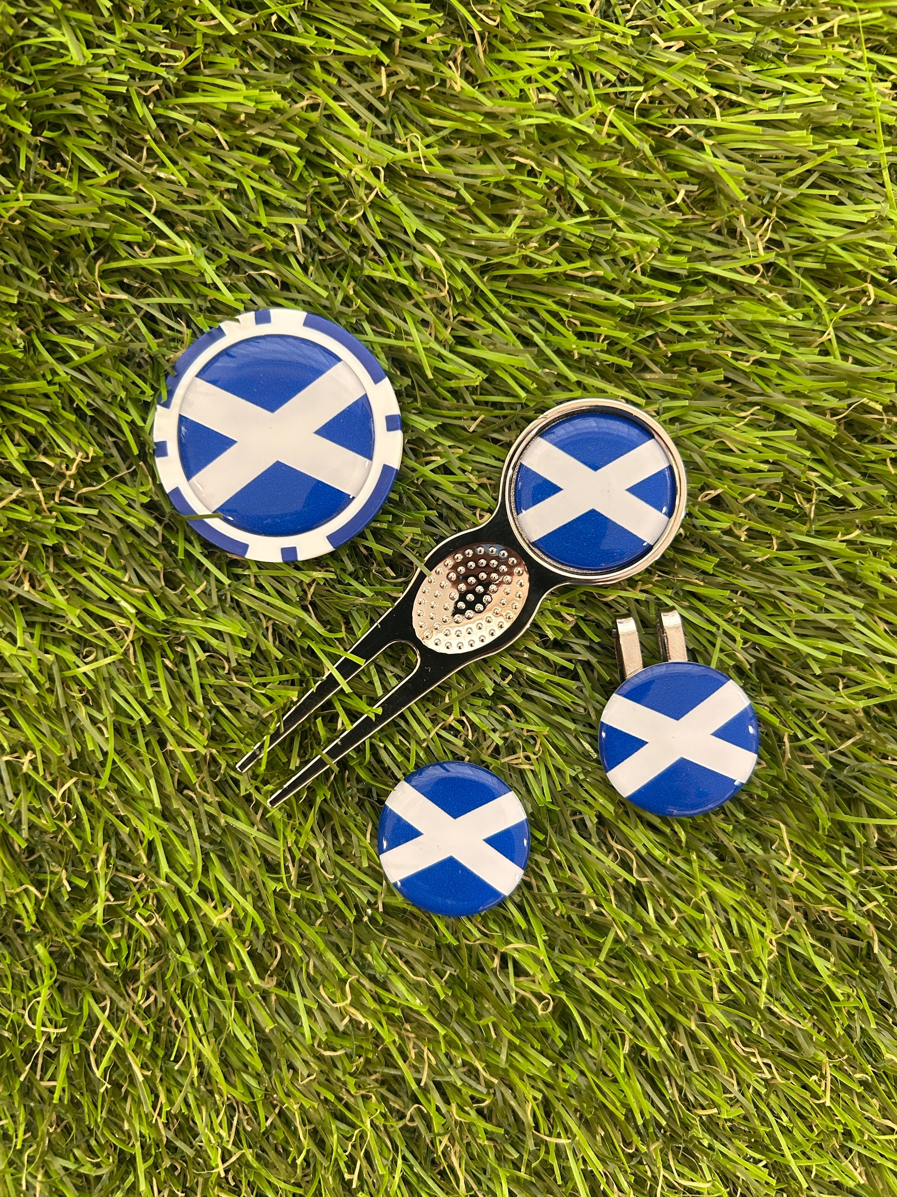 Flags of the World Traditional Pitchfork including 3 Flag markers and poker chip - Image 4