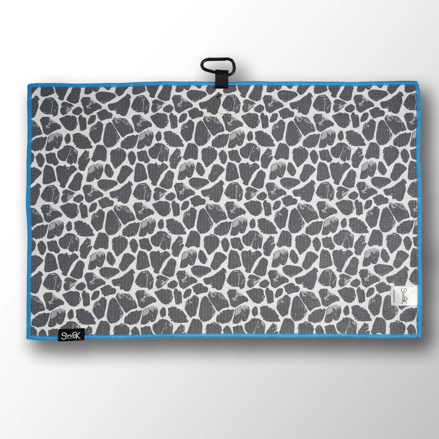 Magnetic Microfibre Golf Towel – Quick Dry, Giraffe Pattern - Image 5