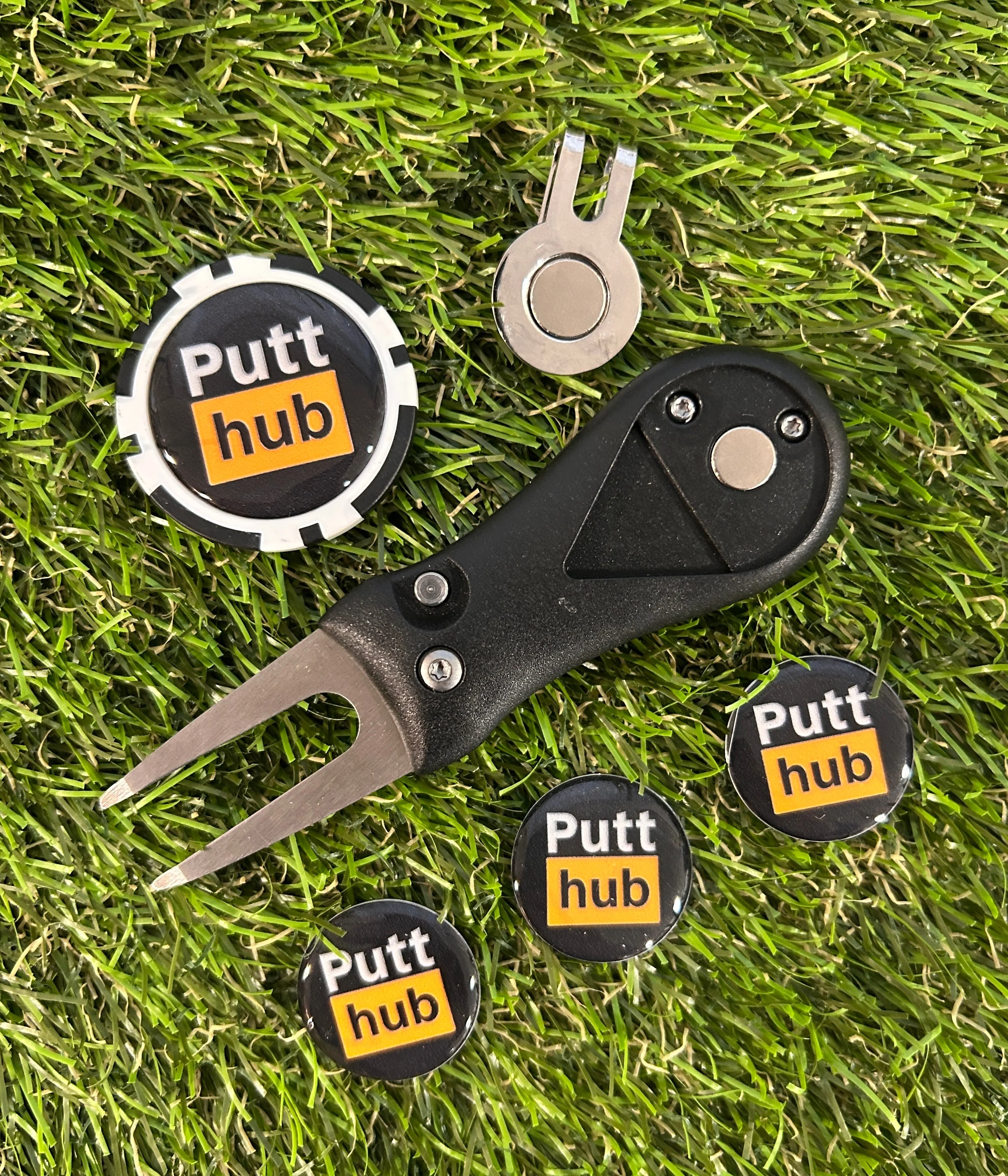 Magnetic Golf Pitchfork Set with Hat Clip, Markers & Poker Chip - Image 2