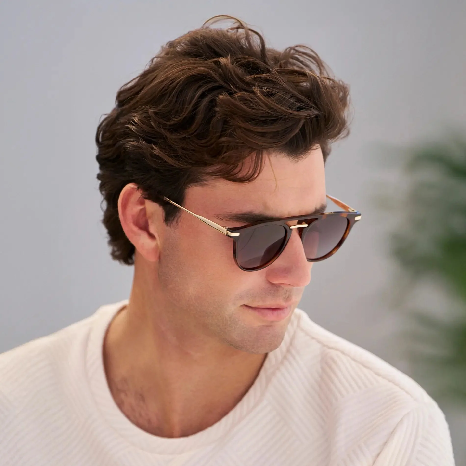 HAYES Men's Keyhole Round Sunglasses l Brown Tortoise / Gold - WMP Eyewear - Image 3