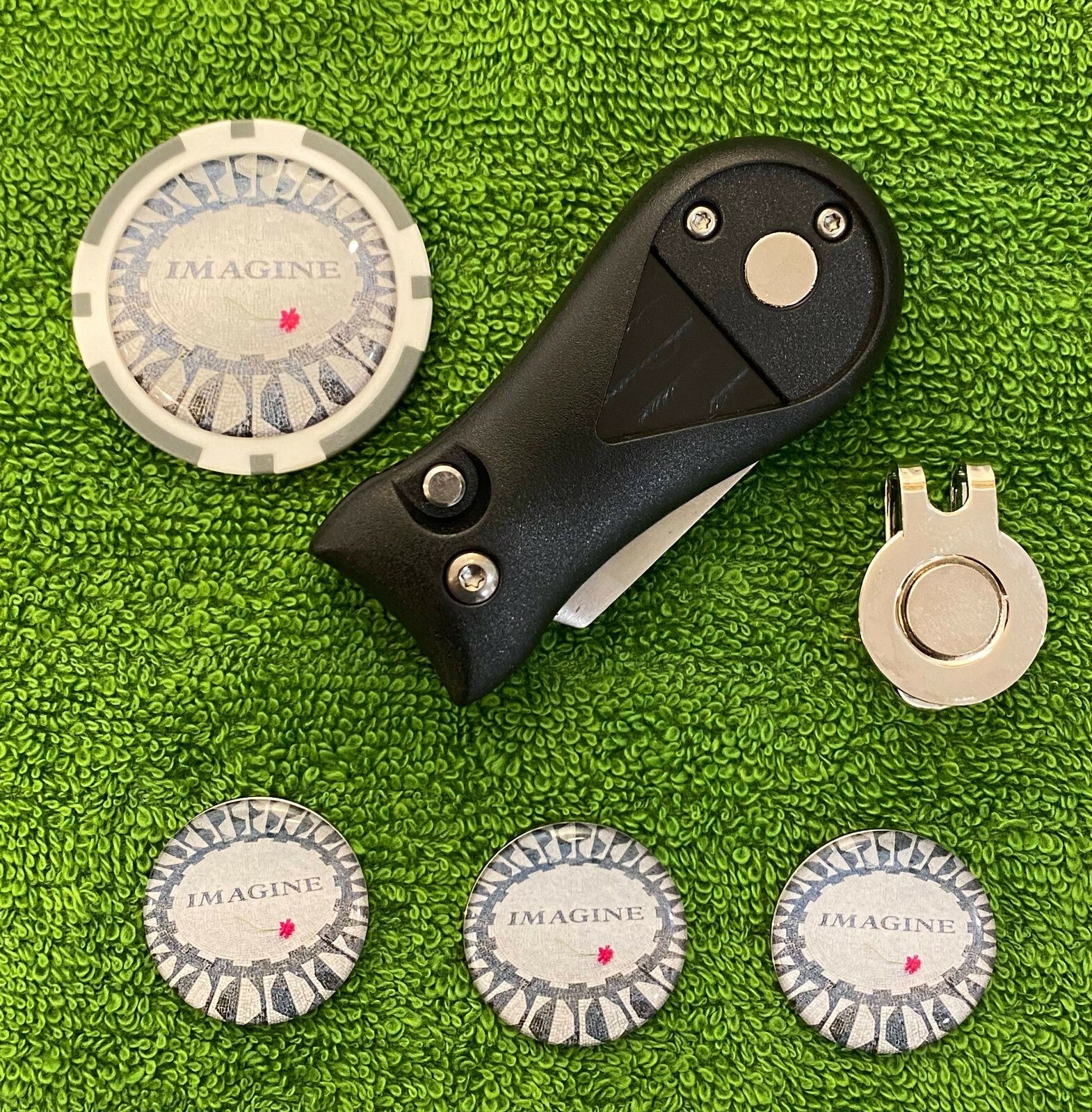 Magnetic Golf Hat Clip with 3 Beatles Ball Markers & Poker Chip - Image 2