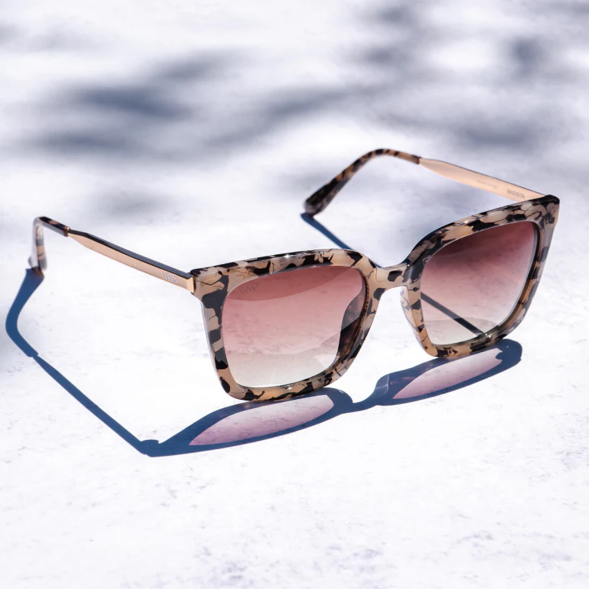 WMP Oversized Beige Tortoise Polarized Sunglasses, Metal Accents - Image 3
