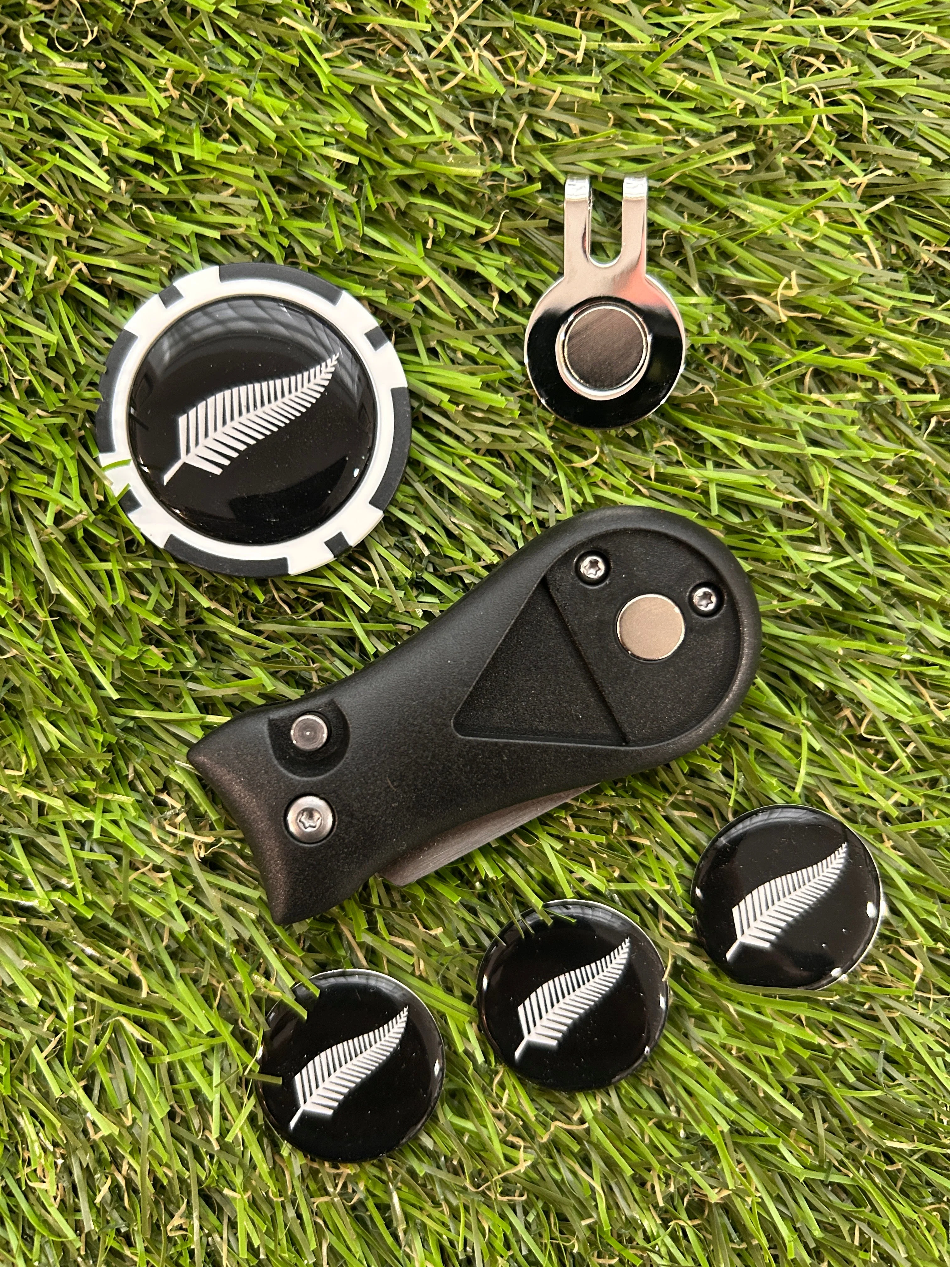 New Zealand Golf plastic Pitchfork Magnetic Hat Clip With 3 Markers And Poker chip - Image 2