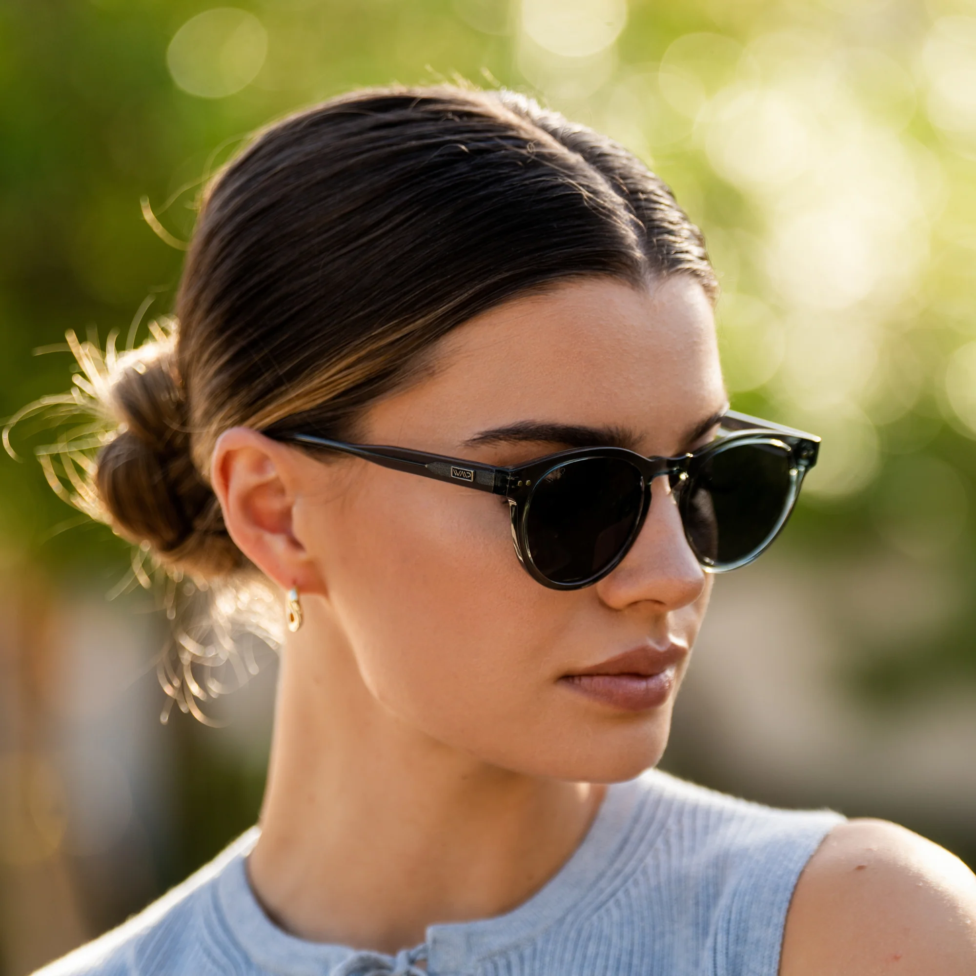 Unisex Retro Crystal Blue Round Sunglasses 100% UV400 | WMP - Image 5