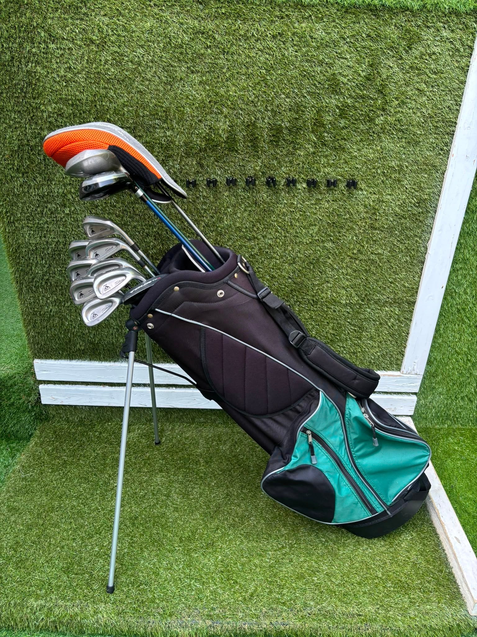 Titleist DCI Irons, Titleist DCI Sand Wedge, Confidence Woods & Inesis Stand Bag - Image 7