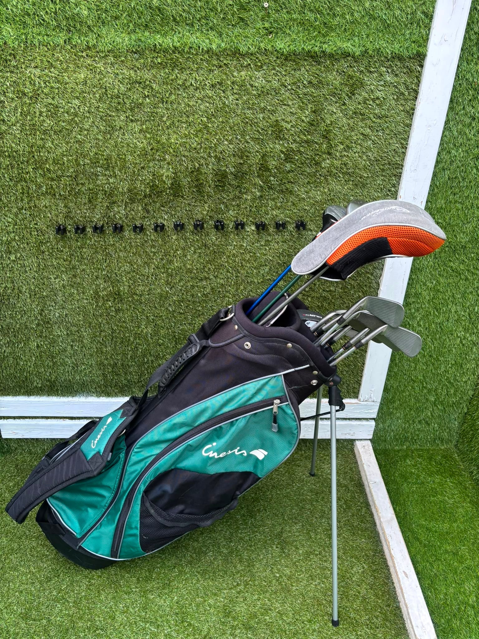Titleist DCI Irons, Titleist DCI Sand Wedge, Confidence Woods & Inesis Stand Bag - Image 9