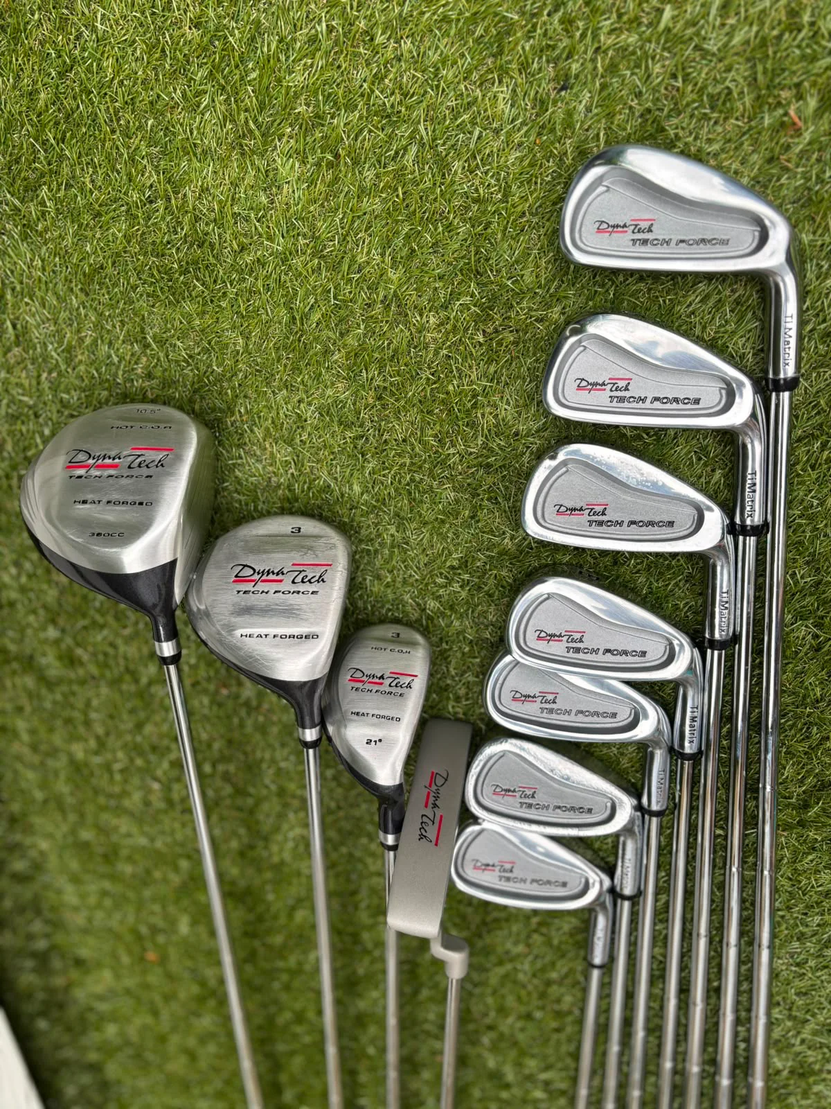 Unused and Boxed Dyna-Tech “Tech Force” Full Golf Set (5–SW) + Driver, 3 Wood, Hybrid + Bag - Image 32