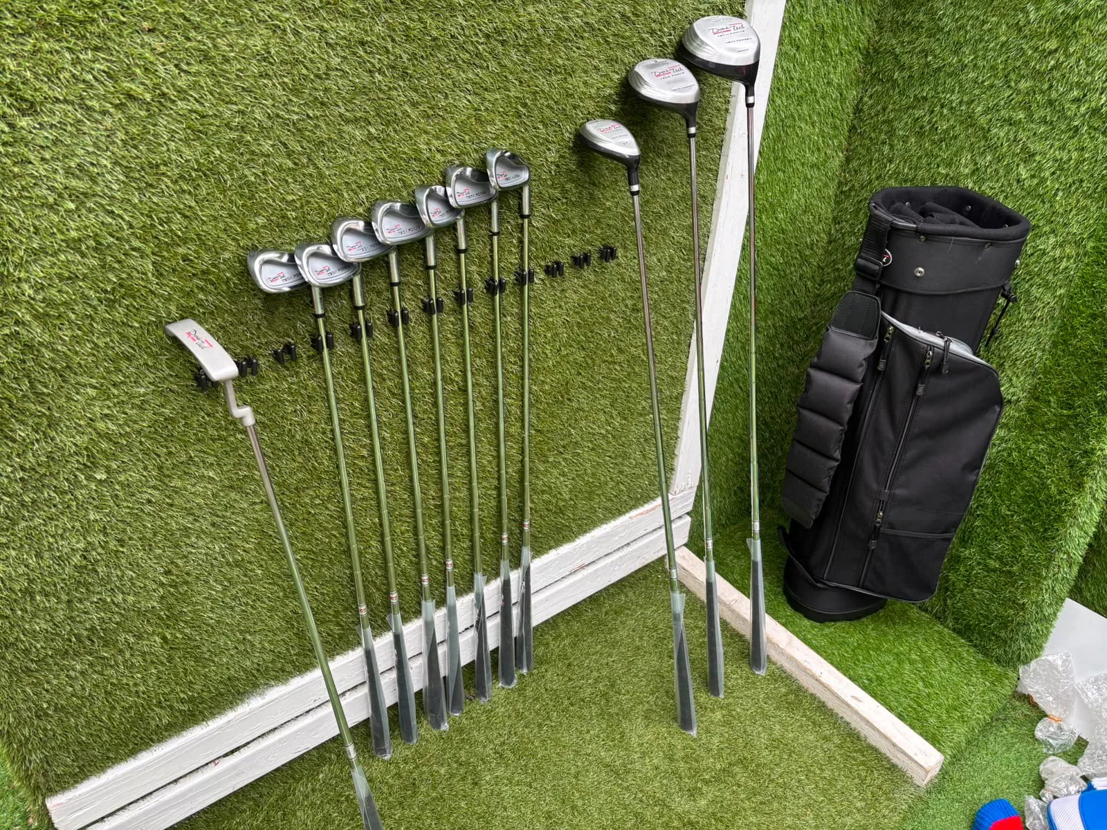 Unused and Boxed Dyna-Tech “Tech Force” Full Golf Set (5–SW) + Driver, 3 Wood, Hybrid + Bag - Image 4